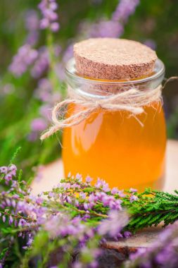 Tatlım. Heather Bush doğal heather bal ile jar
