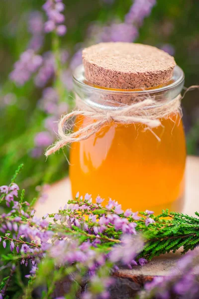 Tatlım. Heather Bush doğal heather bal ile jar