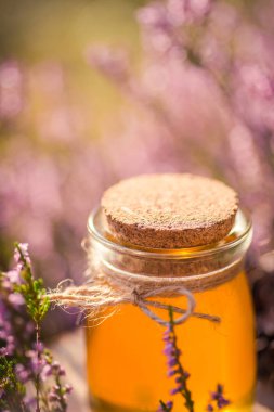 Tatlım. Heather Bush doğal heather bal ile jar