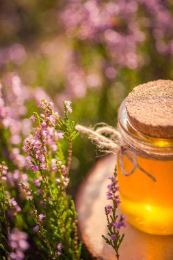 Tatlım. Heather Bush doğal heather bal ile jar