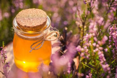 Tatlım. Heather Bush doğal heather bal ile jar