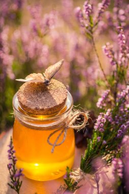 Tatlım. Heather Bush doğal heather bal ile jar