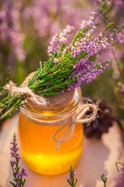 Tatlım. Heather Bush doğal heather bal ile jar