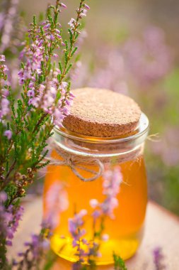 Tatlım. Heather Bush doğal heather bal ile jar