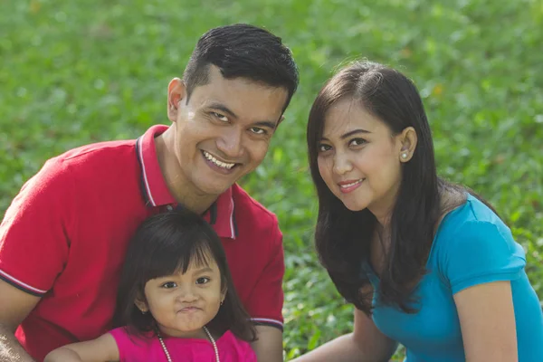 Happy Asian Famille Gros Plan Portrait Sur Herbe Verte Naturel — Photo