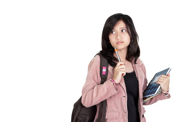 Aziatische Vrouwelijke Student Denken Gebaren Houdt Een Pen Notebooks Geïsoleerd — Stockfoto