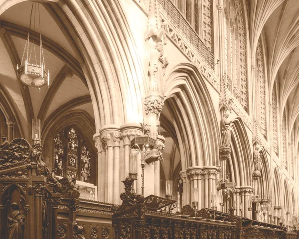 Arches au-dessus du choeur dans la cathédrale de Lichfield HDR — Photo