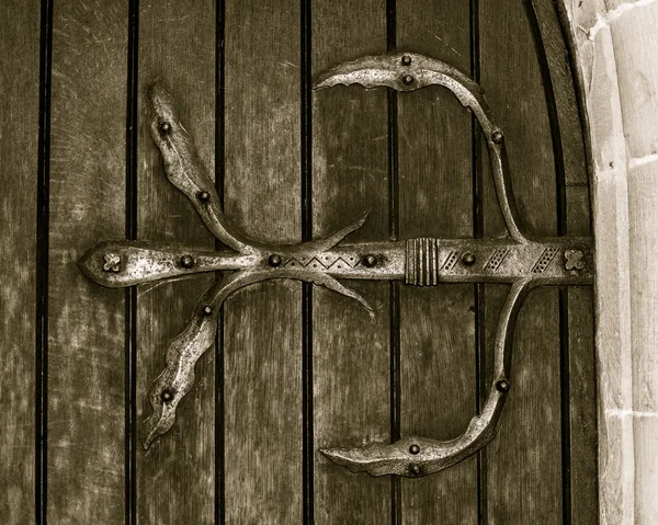 Trabajos de hierro en el detalle de la puerta — Foto de Stock