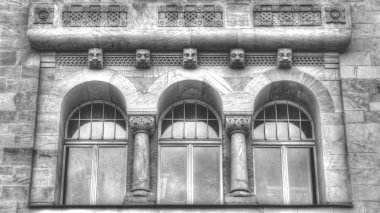 Neo-Romanesk windows üç satır HDR