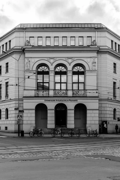 Entrada a la Universidad de Bellas Artes de Poznan — Foto de Stock