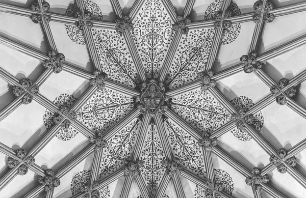 Chefe no teto Lady Capela em Wells Cathedral A BW — Fotografia de Stock