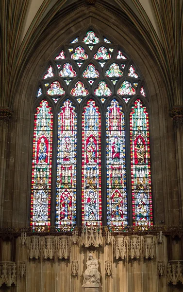 Lasimaalauksia Lady Chapel Wells katedraali — kuvapankkivalokuva