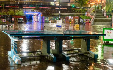 Bearpit Bristol England 'da açık masa pong masası