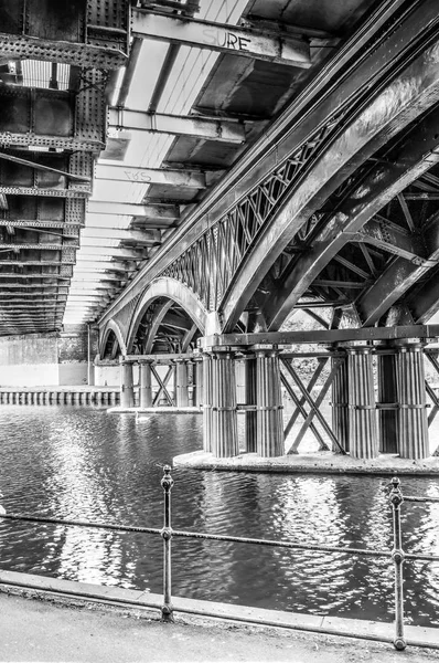 Iron Railway Bridge Peterborough Inghilterra HDR BW — Foto Stock