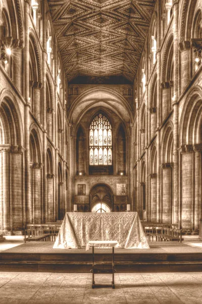 Peterborough Katedrali altar nave HDR sepya tonu — Stok fotoğraf