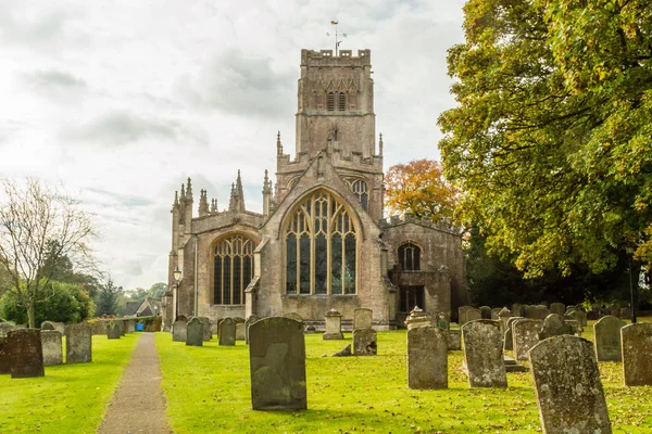 Ss peter und paul pfarrkirche westfassade ein northleach england — Stockfoto