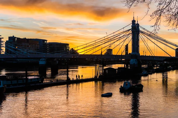 Pont Albert de Londres au coucher du soleil — Photo