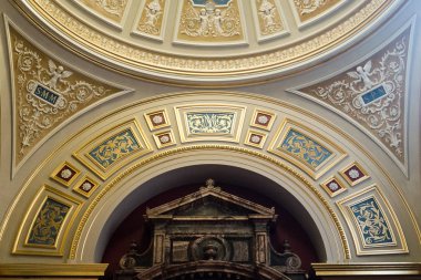 Hitabet Londra Arch dekore edilmiştir.