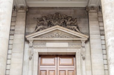 Hitabet Londra heykel ve alınlıklı yukarıda Ana kapı