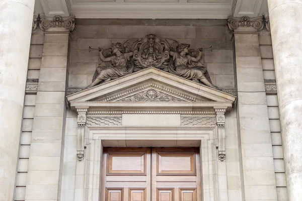 Hitabet Londra heykel ve alınlıklı yukarıda Ana kapı