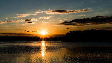 Sunrise bitti sakin göl C