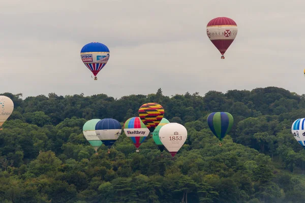 Balloons taking off at Bristol Balloon Fiesta 2016 F — Stock Photo, Image
