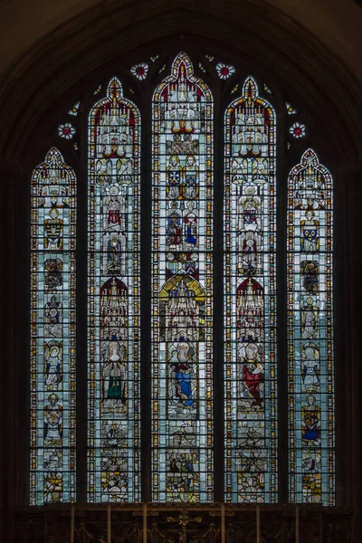 Kerk van St Jan de Doper gekleurd glas C — Stockfoto