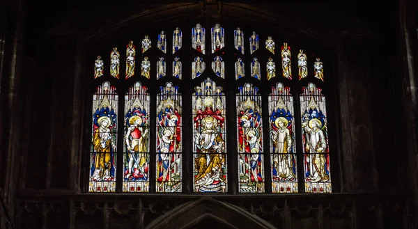 Kerk van St Jan de Doper gekleurd glas G — Stockfoto