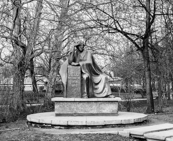 Памятник Юлиушу Словацкому А во Вроцлаве — стоковое фото