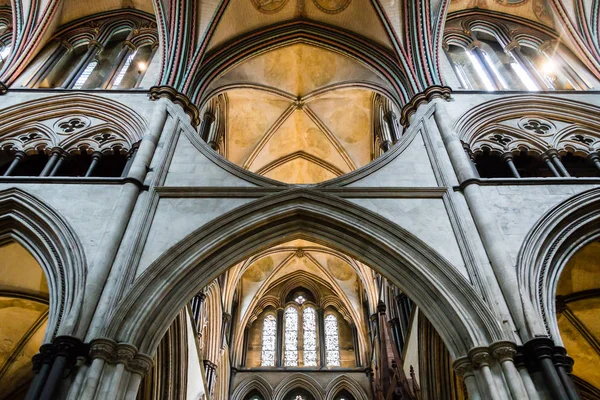 Arcos de la Catedral de Salisbury en el Canciller C —  Fotos de Stock