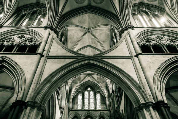 Salisbury Katedrali, chancel D 'deki kemerleri — Stok fotoğraf