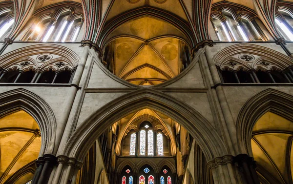Arcos da Catedral de Salisbury em Chancel A Fotografia De Stock