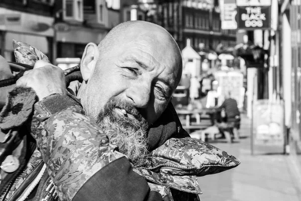 Portrait de rue d'un homme chauve avec barbe A — Photo