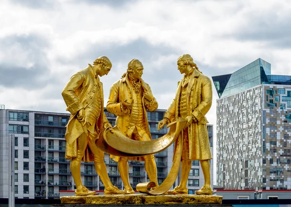 Boulton, Watt and Murdoch Statue in Birmingham against Cloudy Sky — Stock Photo, Image