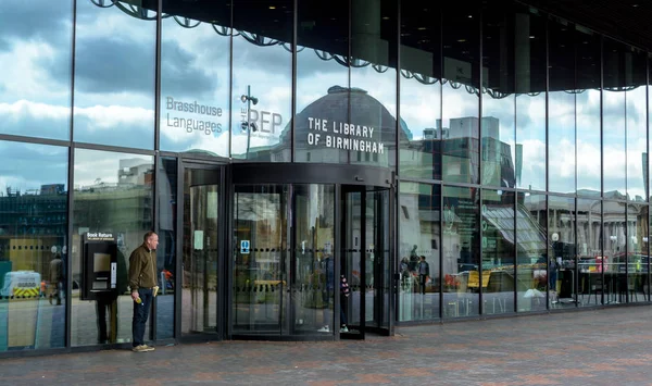 Szemüveg bejárat Birmingham könyvtár — Stock Fotó