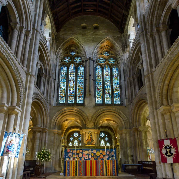 Abadia de Romsey Altar e janelas orientais — Fotografia de Stock