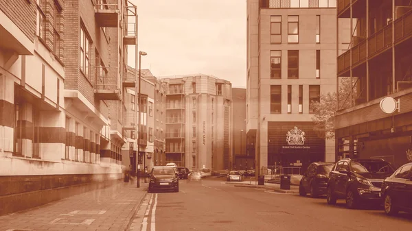 Дивлячись вниз Redcliff вулиці Bristol Англії — стокове фото