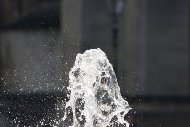 Sıçrama etkisi A su