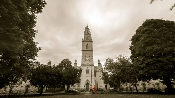 英国布里斯托尔圣保禄教堂 c 波特兰广场 — 图库照片