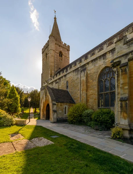 Holy Trinity kyrkan södra fasad veranda tornet — Stockfoto