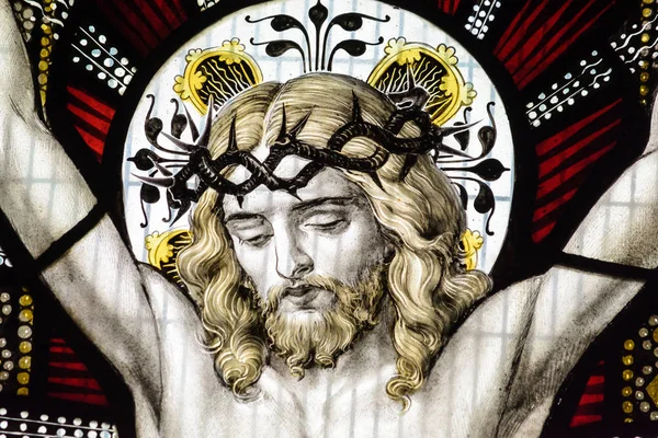 圣安德鲁斯教堂彩绘玻璃密切了 C 耶稣 — 图库照片