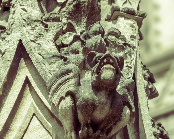 Gargoyle E St Mary Redcliffe kilise Bristol üzerinde