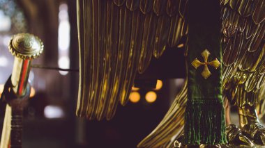 Bir Eşarp Üzerinde Çapraz