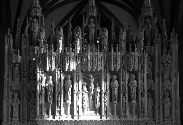 Skulpturen über dem Hochaltar in der Borstel-Kathedrale — Stockfoto