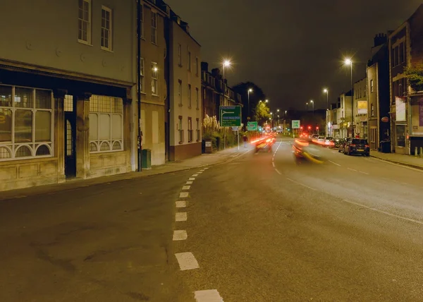 Op zoek naar beneden Hotwell Road Bristol per nacht — Stockfoto