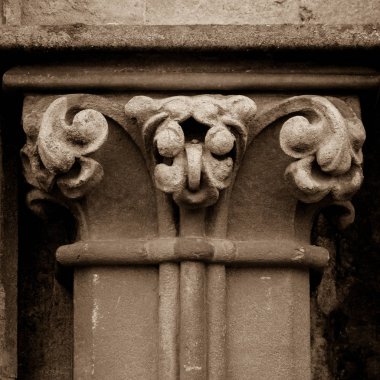 Sütun sermaye N Batı cephe Wells Katedrali