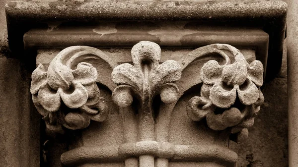 Colonna Capitale Una facciata occidentale della Cattedrale di Wells — Foto Stock