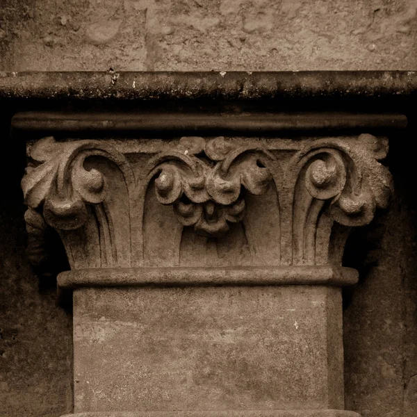 Column Capital L West Facade of Wells Cathedral — Stock Photo, Image