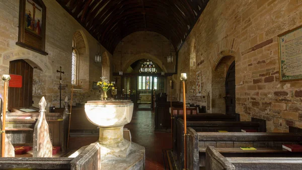 St Peter and St Paul 's Church - Font Nave — стоковое фото