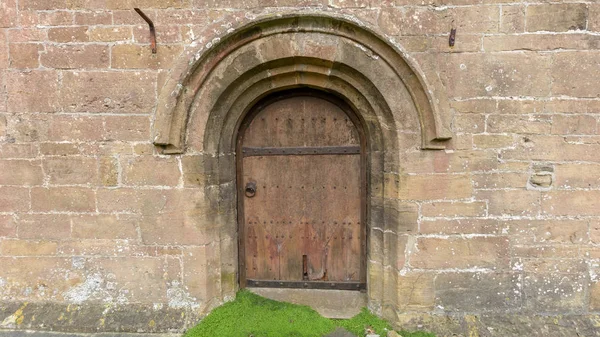 St. Peter en St. Paul's Church - Zuid-Facade deur — Stockfoto